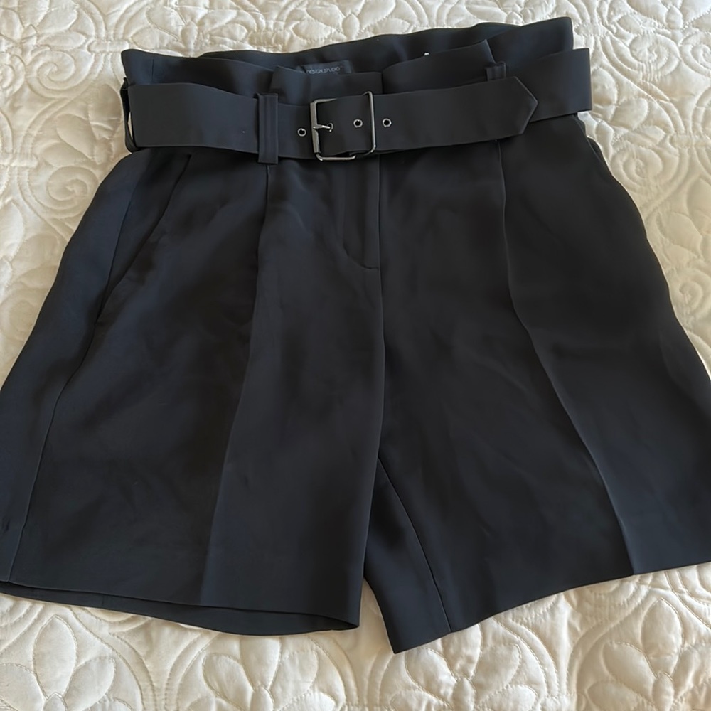 EXPRESS black high waist pleated belted dress shorts 6